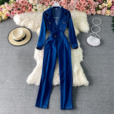 Salopetă de damă din denim cu decolteu spitz și mâneci lungi