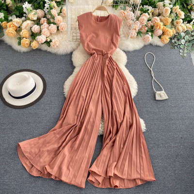 Salopetă de damă modernă cu decolteu rotund și fund plisat