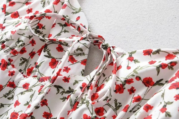 Salopeta scurta de vara cu bretele subtiri si model floral