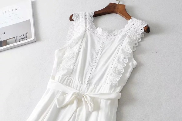 Salopeta lunga de dama cu dantela si curea