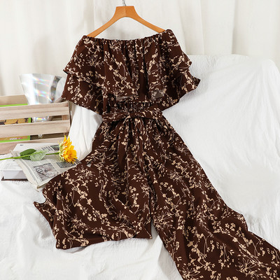 Ženski kombinezon sa cvjetnim uzorkom i golim ramenima