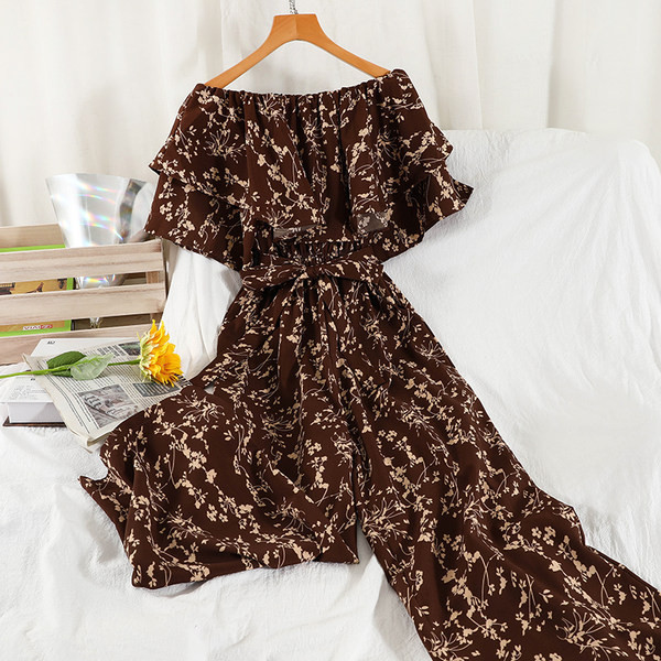 Ženski kombinezon sa cvjetnim uzorkom i golim ramenima