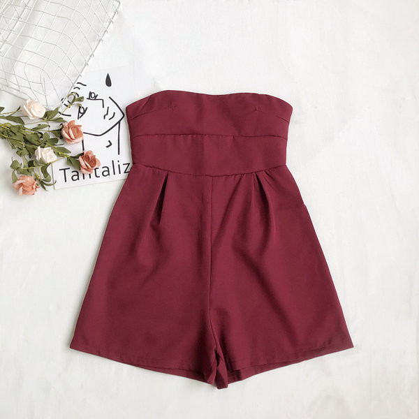 Salopetă scurtă de damă modernă cu umerii goi - în mai multe culori