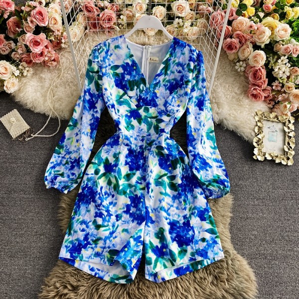 Salopeta de dama cu decolteu in V si maneci lungi