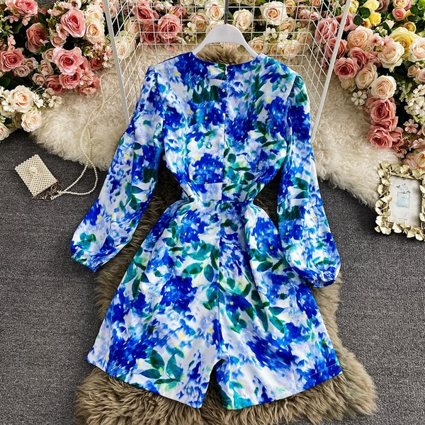 Salopeta de dama cu decolteu in V si maneci lungi