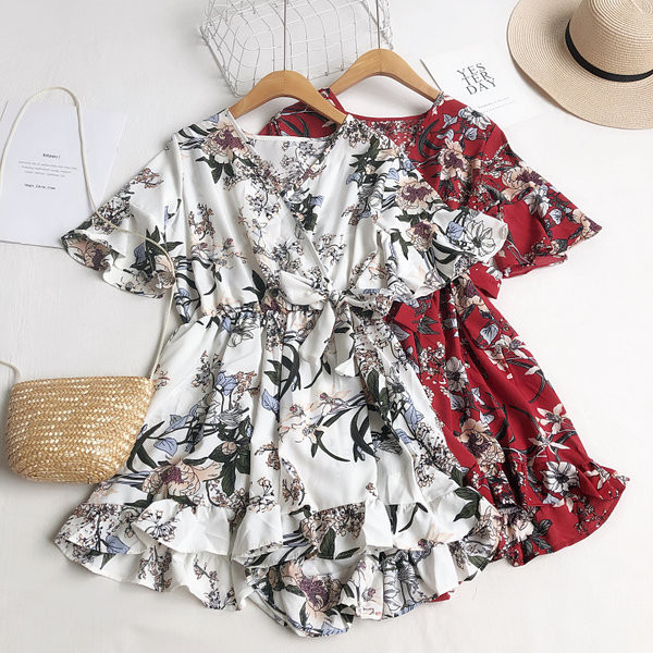 Salopetă de damă modernă cu decolteu spitz și mâneci largi