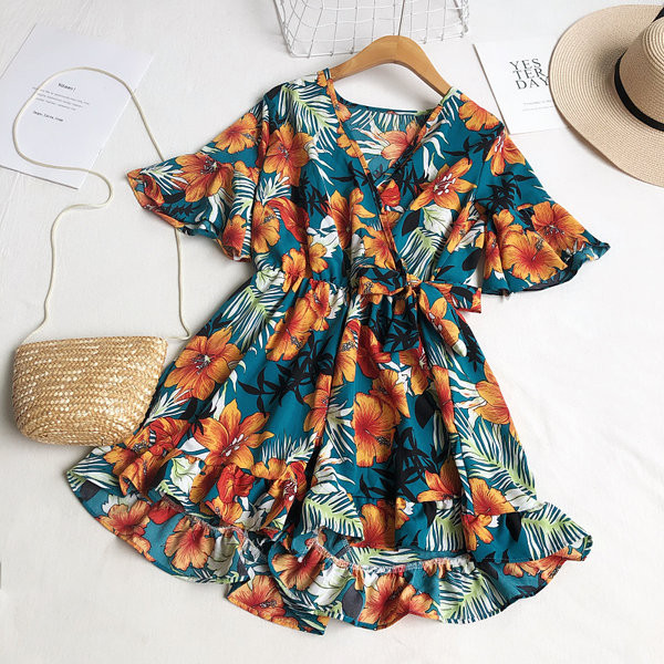 Salopetă de damă modernă cu decolteu spitz și mâneci largi