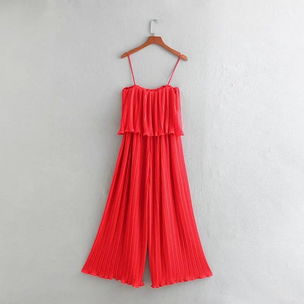 Salopeta de dama plisata de culoare rosie cu bretele subtiri