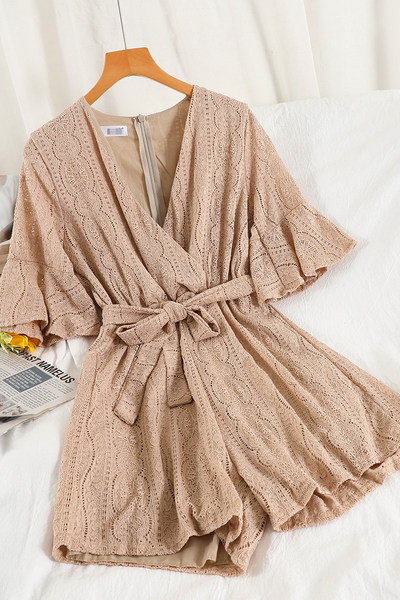 Salopetă modernă de damă cu mâneci scurte și decolteu spitz în trei culori