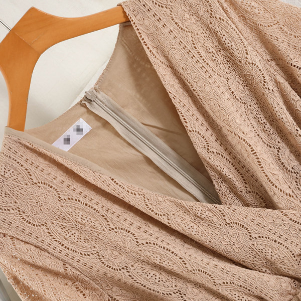 Salopetă modernă de damă cu mâneci scurte și decolteu spitz în trei culori