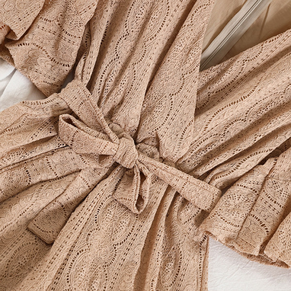 Salopetă modernă de damă cu mâneci scurte și decolteu spitz în trei culori