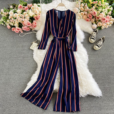 Prugasti ženski kombinezon s remenom i dugim rukavima
