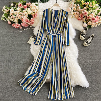Prugasti ženski kombinezon s remenom i dugim rukavima
