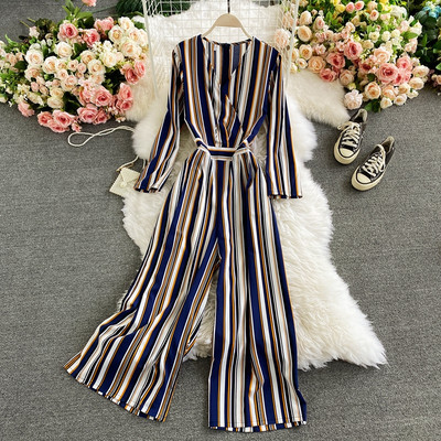 Prugasti ženski kombinezon s remenom i dugim rukavima