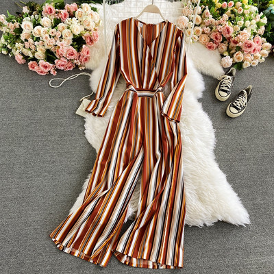 Prugasti ženski kombinezon s remenom i dugim rukavima