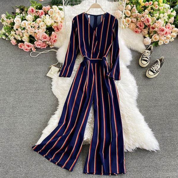Prugasti ženski kombinezon s remenom i dugim rukavima