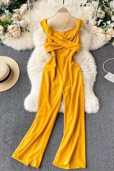 Ženski dugi kombinezon s okruglim izrezom i širokim naramenicama