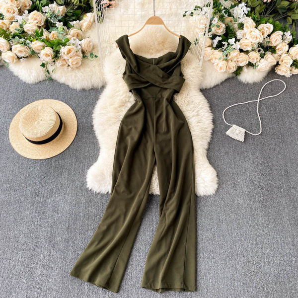 Ženski dugi kombinezon s okruglim izrezom i širokim naramenicama