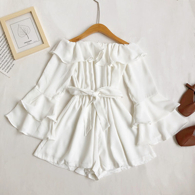 Moderan ženski kratki kombinezon s lađastim izrezom i lotos rukavima