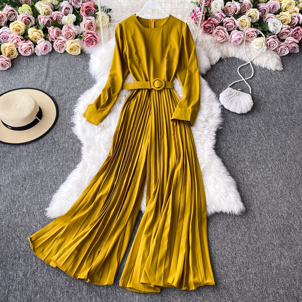 Salopeta lunga de dama cu pantaloni plisati si curea