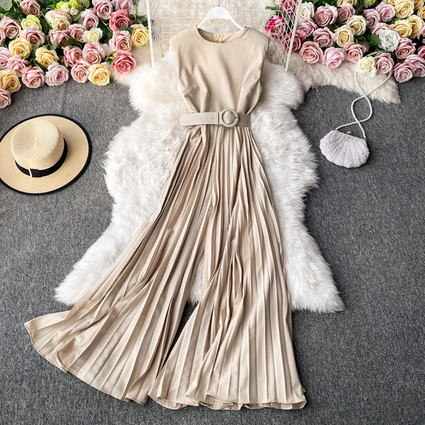 Salopeta lunga de dama cu curea in talie si decolteu rotund