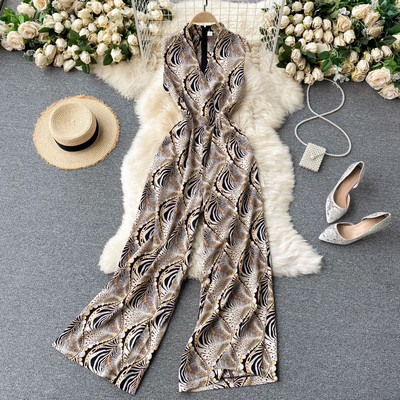 Šareni ženski kombinezon sa špic izrezom - široki model