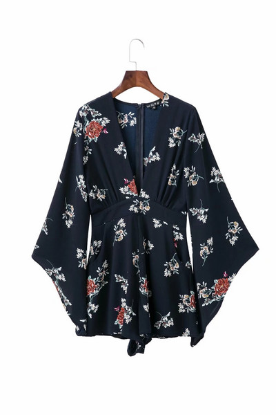 Salopetă de vară de damă cu mâneci largi și decolteu adânc