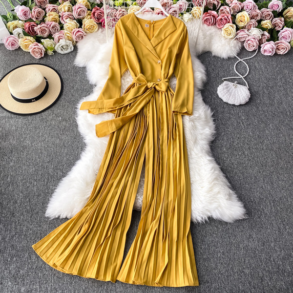 Salopeta de dama moderna cu nasturi si centura in talie