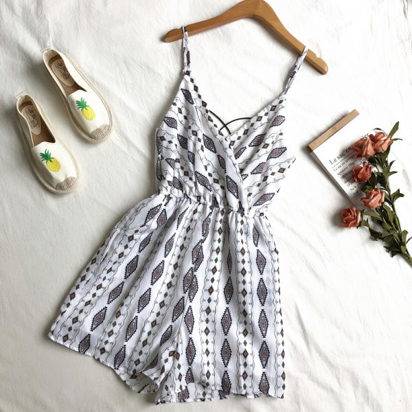 Salopetă de damă colorată cu decolteu în V