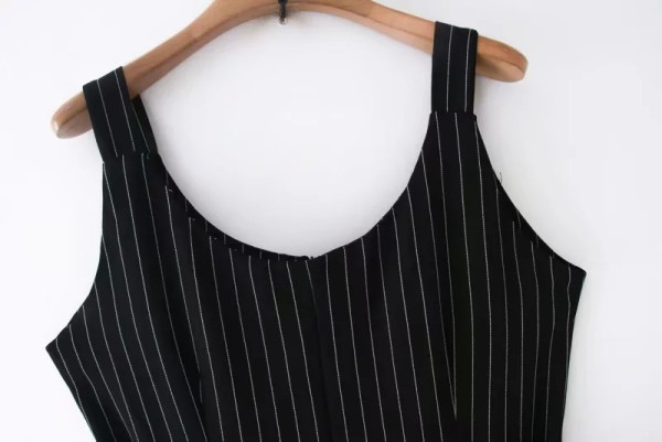 Salopeta dama in dungi cu picioare late si lungime 7/8