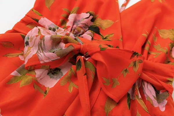 Salopeta scurta in rosu cu model floral