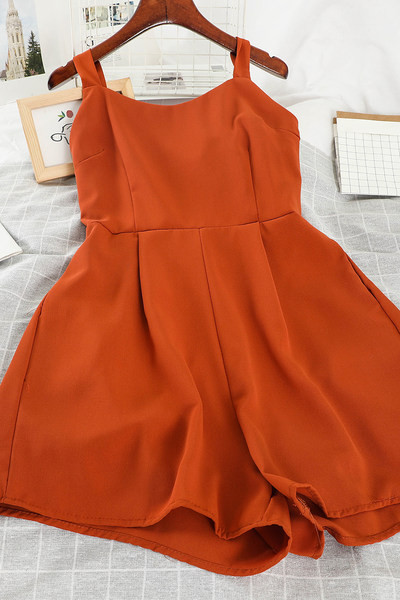 Model nou de salopete scurte de dama cu bretele subtiri in mai multe culori