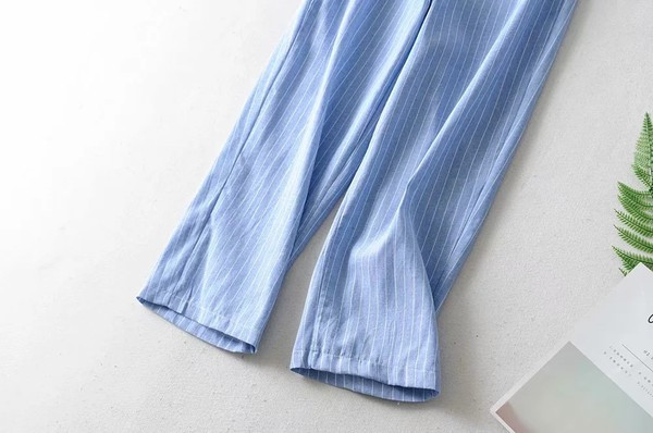 Salopeta de vara cu dungi cu centura albastra