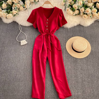 Salopetă casual de damă, cu mâneci scurte și decolteu spitz