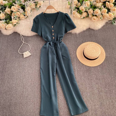 Salopetă casual de damă, cu mâneci scurte și decolteu spitz