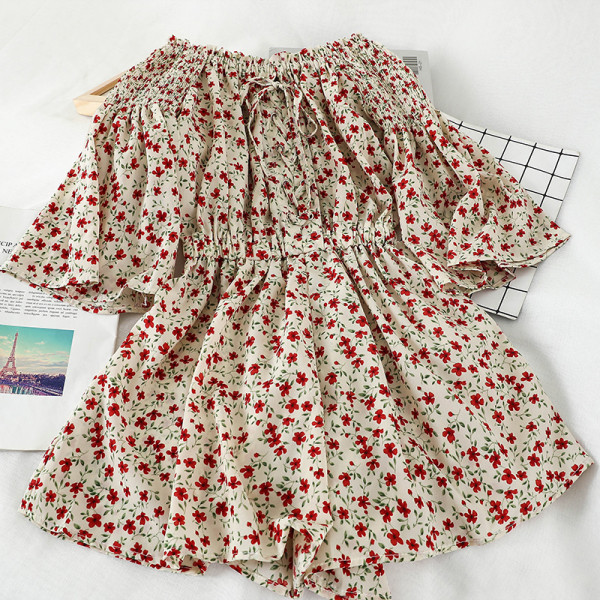 Salopeta de dama cu model floral si maneci 3/4