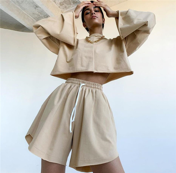 Set de dama bluza si pantaloni scurti model lat