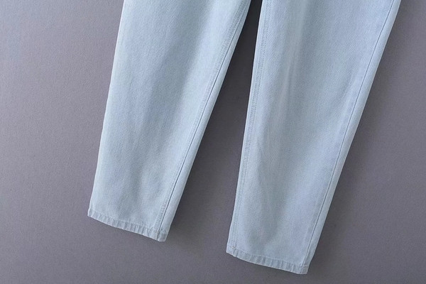 Salopetă modernă din denim cu buzunare