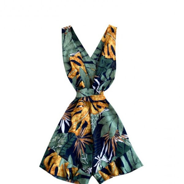 Salopetă scurtă de damă colorată, cu decolteu spitz