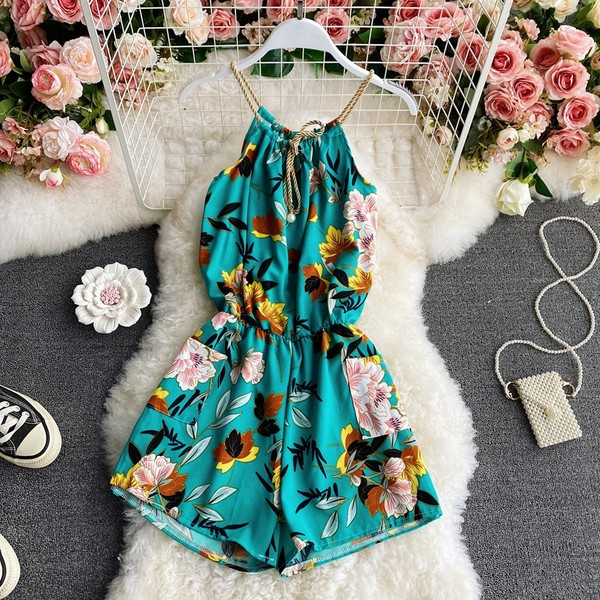 Naiste lühike lillemustri ja kummiga kombinesoon