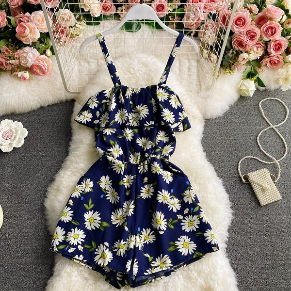 Salopeta scurta de dama cu model floral si bretele