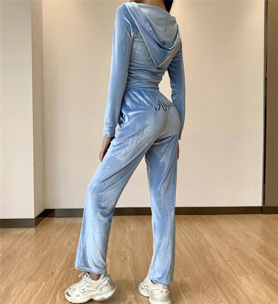 Set sport modern pentru femei de pantaloni și hanorac cu o inscripție