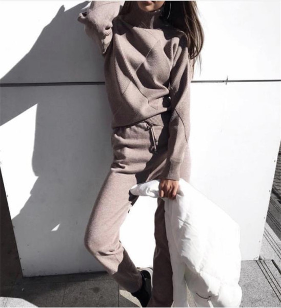 Γυναικείο μοντέρνο πλεκτό σετ παντελόνι και μπλούζα