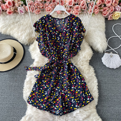 Ženski kratki kombinezon s kovrčama i gumbima