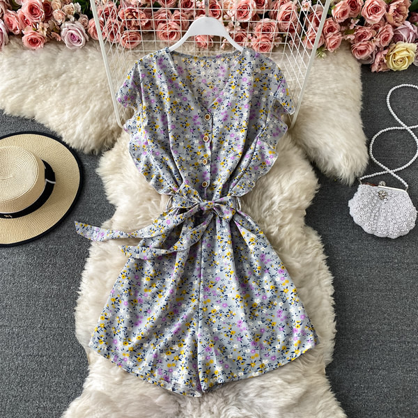 Ženski kratki kombinezon s kovrčama i gumbima