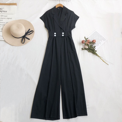 Γυναικεία ολόσωμη φόρμα με κοντά μανίκια και κουμπιά