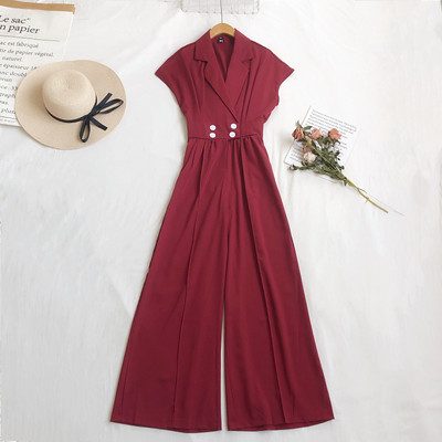 Γυναικεία ολόσωμη φόρμα με κοντά μανίκια και κουμπιά