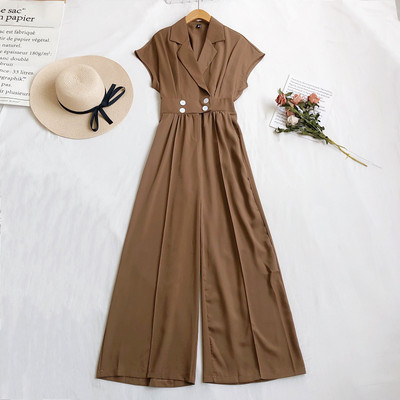 Γυναικεία ολόσωμη φόρμα με κοντά μανίκια και κουμπιά