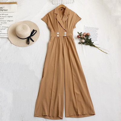 Γυναικεία ολόσωμη φόρμα με κοντά μανίκια και κουμπιά