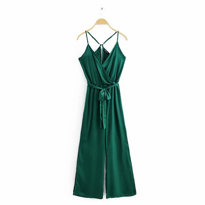 Μακρύ ολόσωμη φόρμα με βαθύ ντεκολτέ